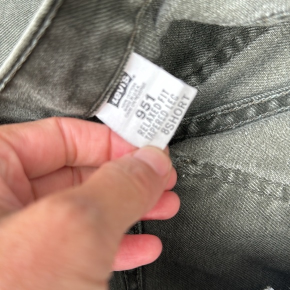 Vintage Levi’s  951 relaxed fit tapered jeans in olive green - Picture 4 of 11